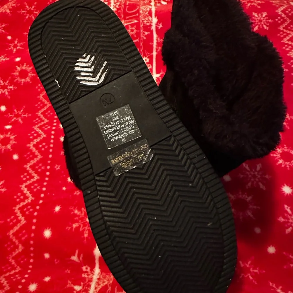 GUESS - Picture 4 of 5